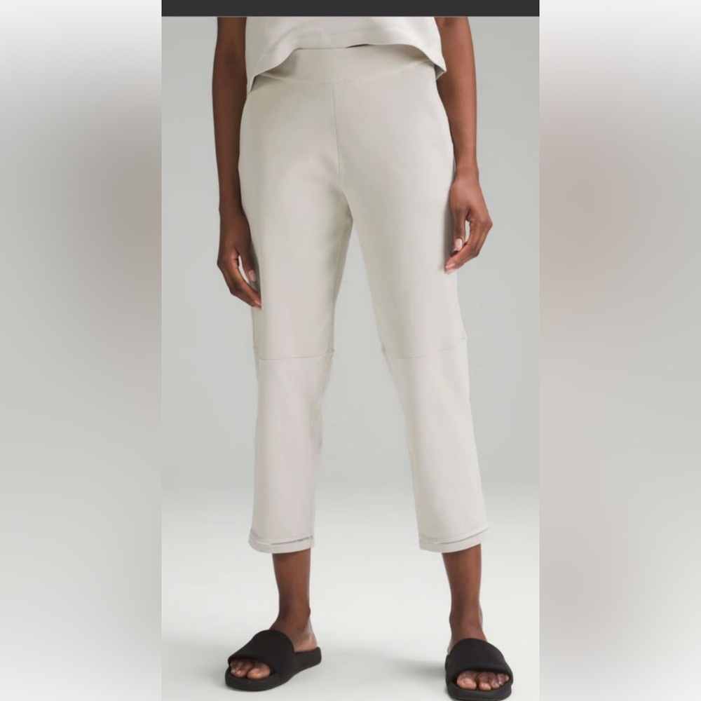 Lululemon Relaxed Fit HR Knit ankle cropped pants in bone, size S